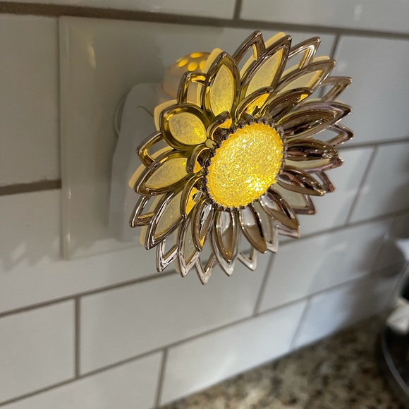 Bath & Body Works Other Bath And Body Works Wall Plug Ins Poshmark